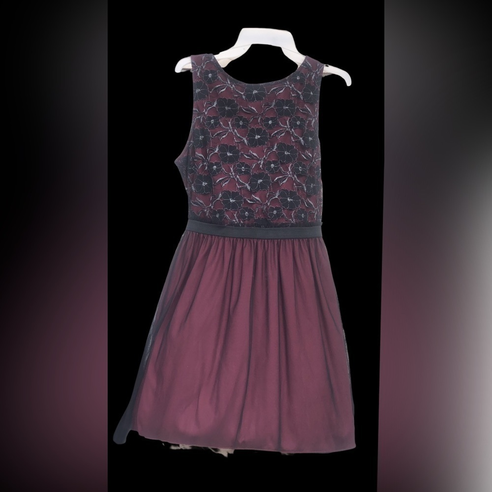 Black And Maroon Dress; Speechless; Size 9 - Picture 2 of 7